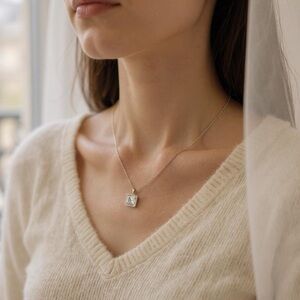 Vintage Avon choker with a large clear stone in gold tone